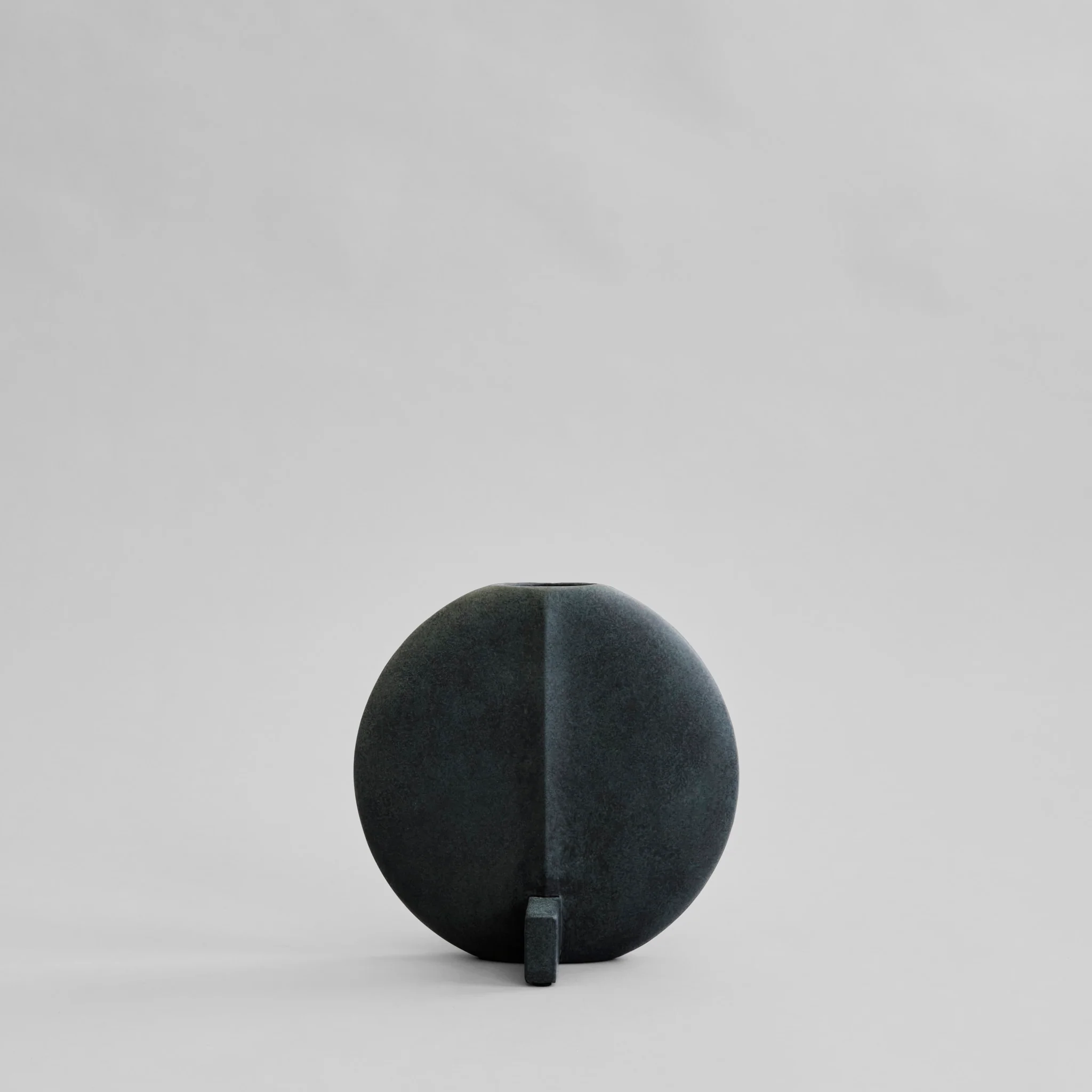 213042_Guggenheim_Vase_-_Petit_-_Black