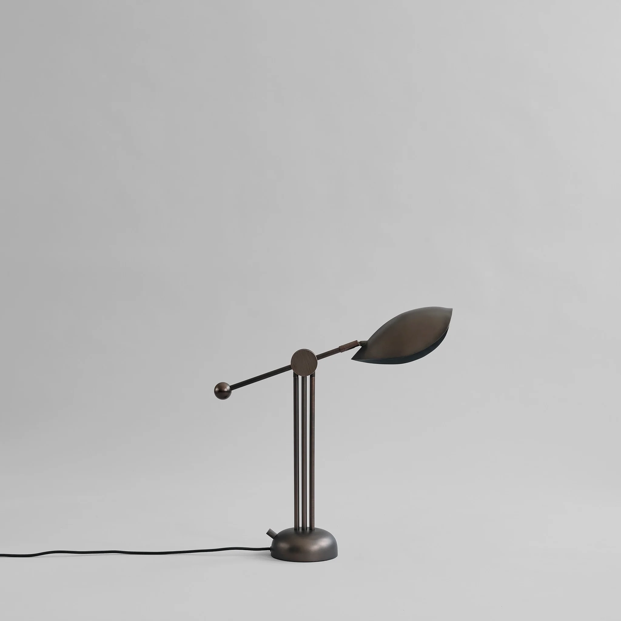223024_-_Stingray_Table_Lamp_-_Bronze_-_2