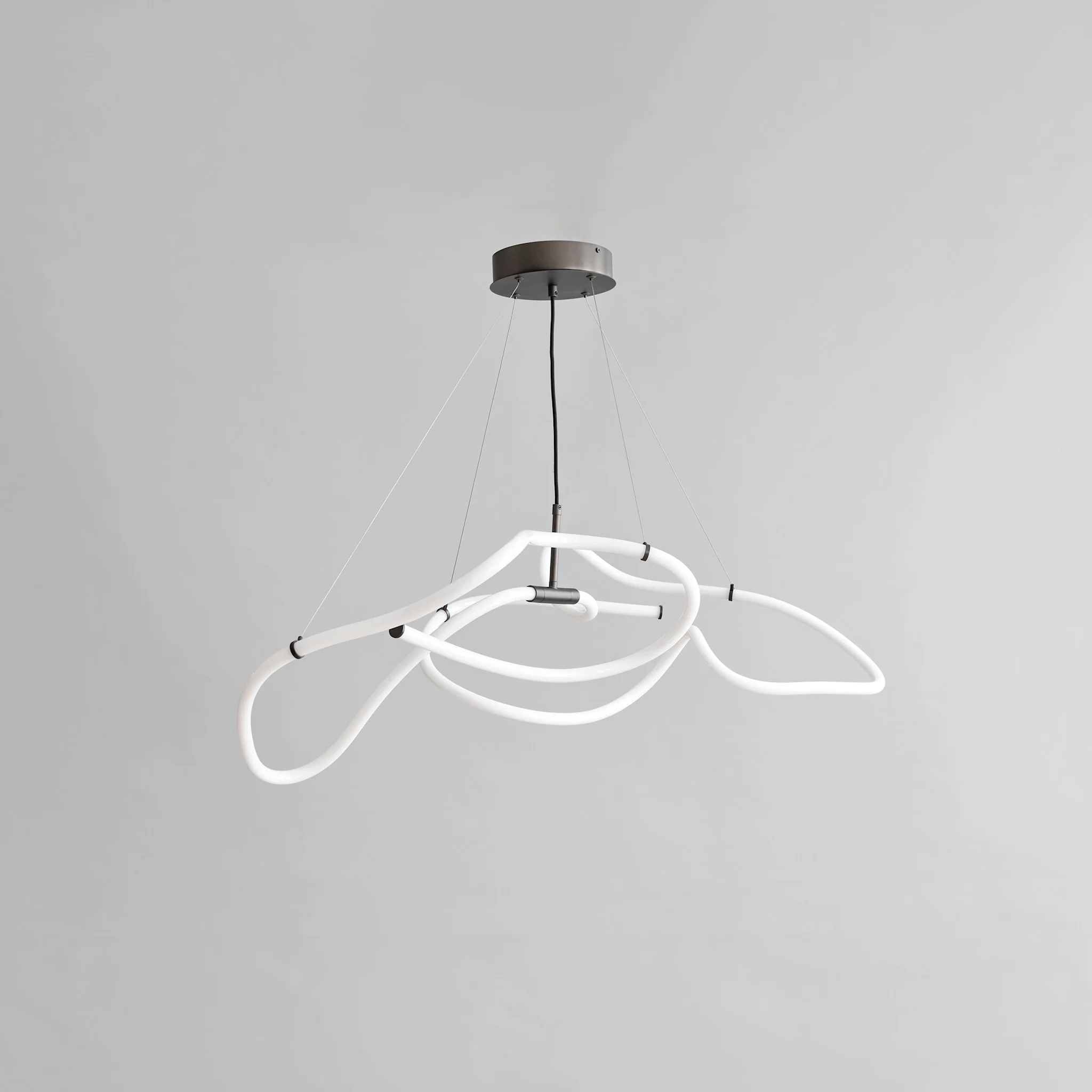 233012_Ghost_Chandelier_Mini_-_2_b43d22c3-feb5-49cd-99c1-bede39dc939a