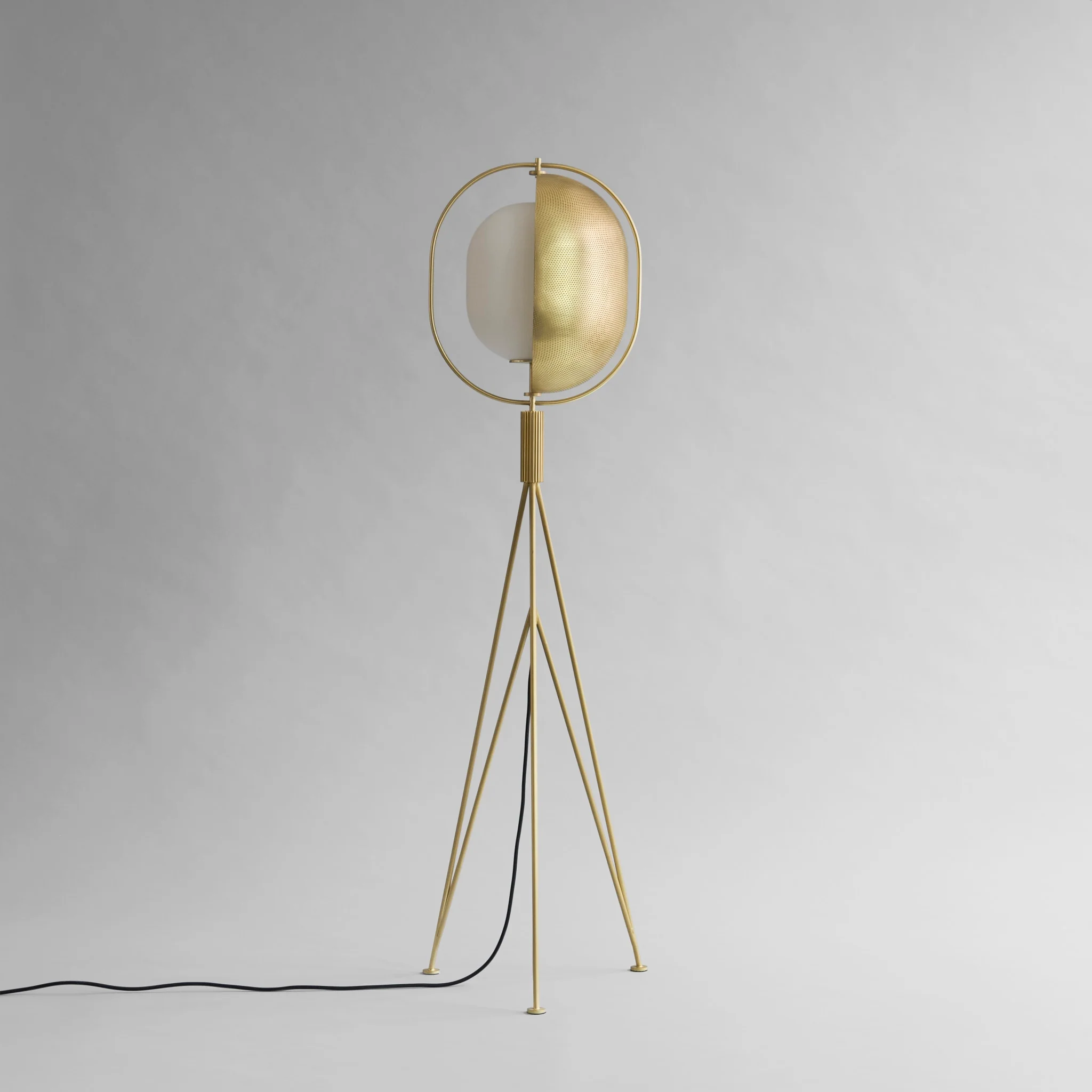 Pearl_Floorlamp_-_Brass