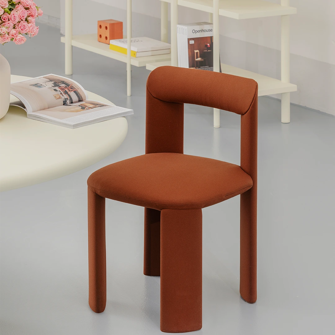 Amia_Chair